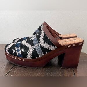 EUC Korks Lori Block Heeled Clogs Womens size 10